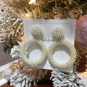 NWT Stella & Dot Pearl Hoops 🤍
